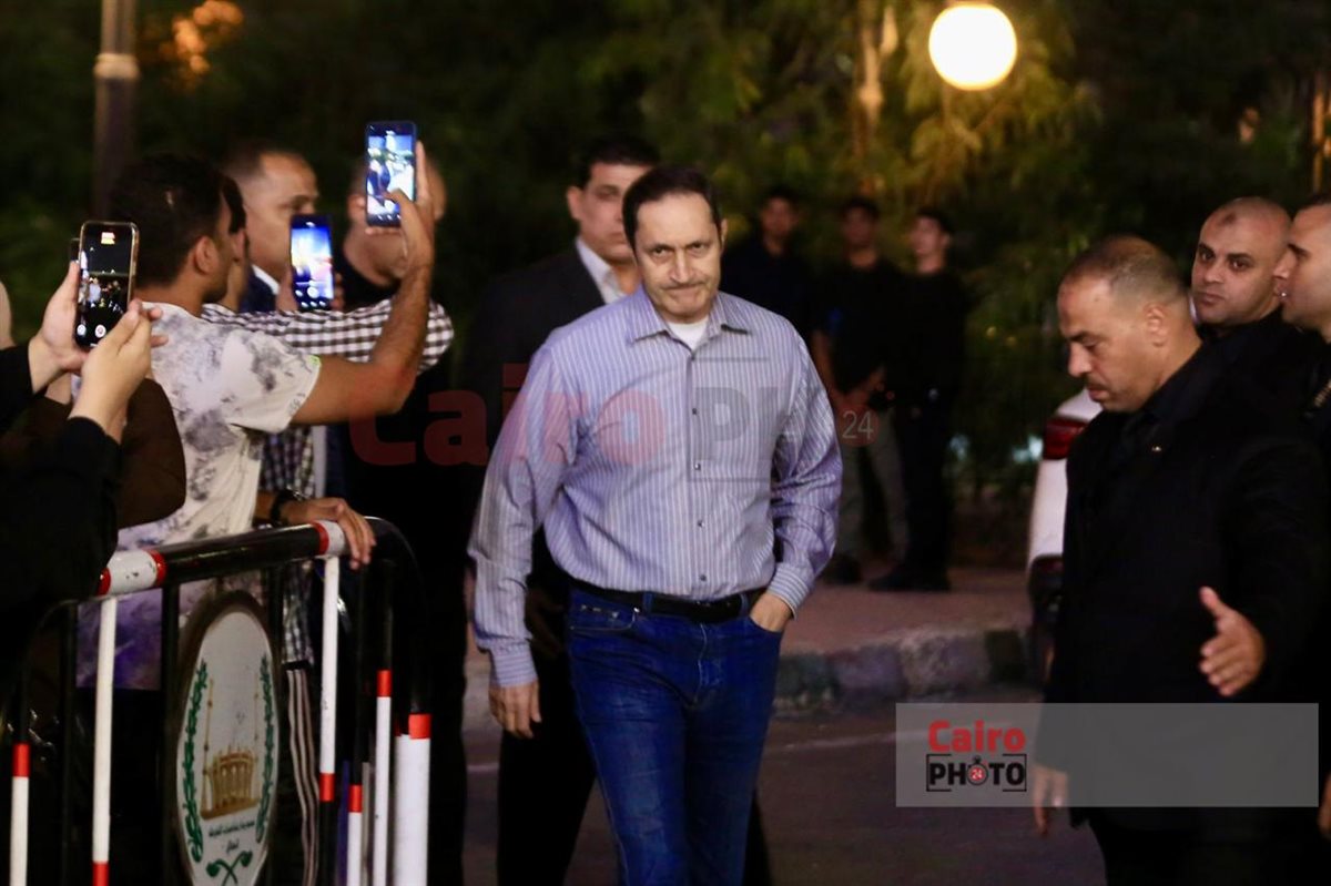 جمال وعلاء مبارك في عزاء والد الفنان محمد رمضان