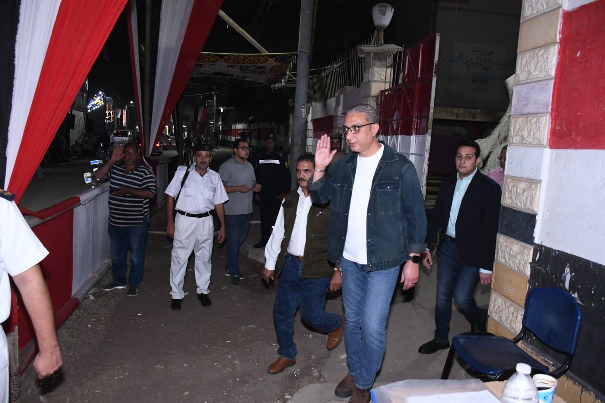 محافظ الفيوم يتفقد عدداً من لجان التصويت بانتخابات مجلس النواب خلال الفترة المسائية