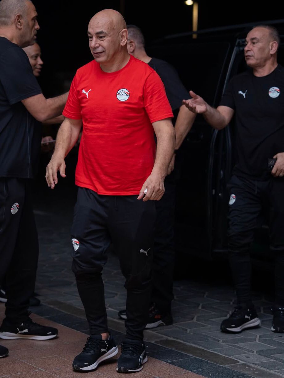 وصول لاعبي منتخب مصر وجهازه الفني إلى مقر معسكره بالإمارات