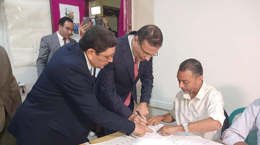 وزير الزراعة يدلي بصوته في انتخابات مجلس النواب