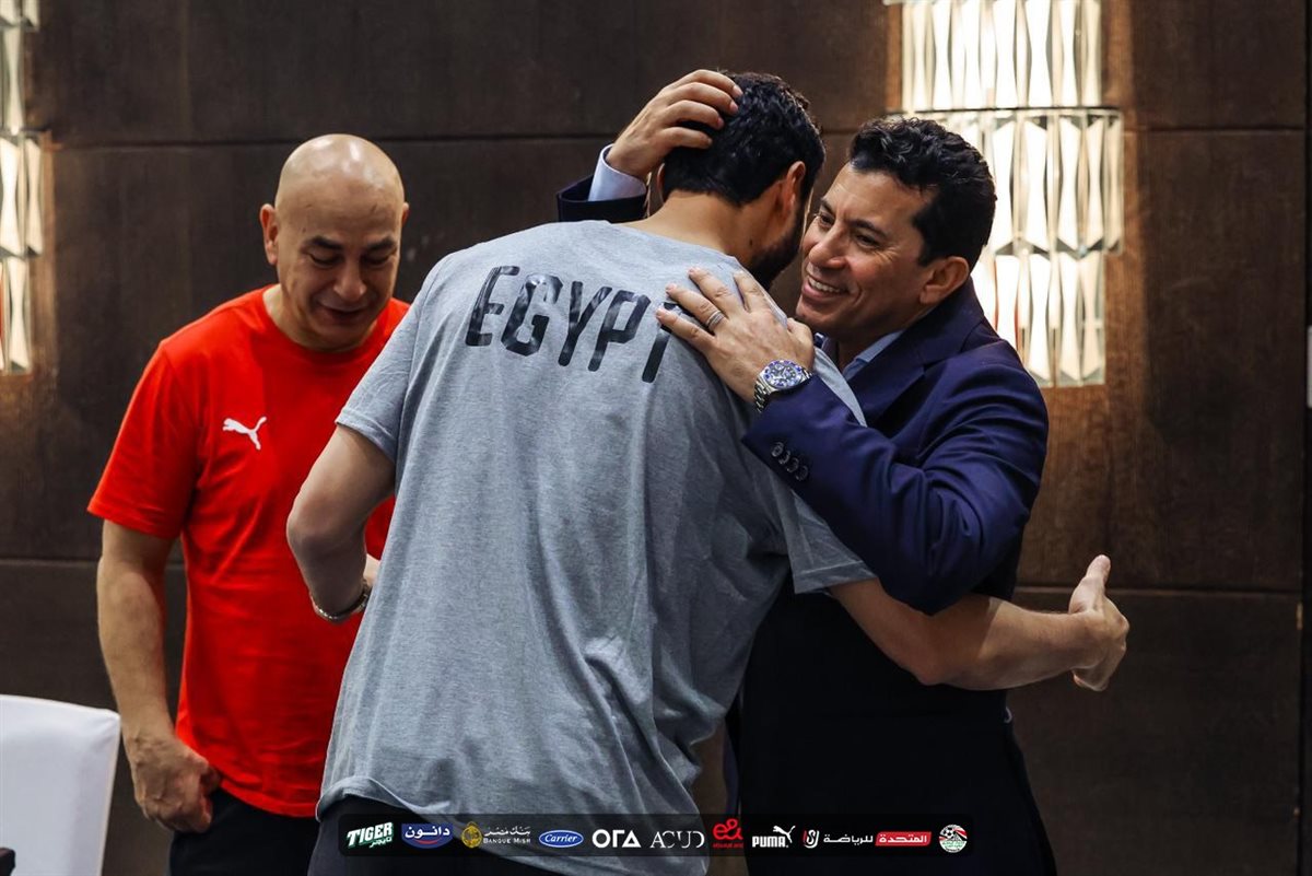 لقاء وزير الرياضة وأبو ريدة مع منتخب مصر (1)