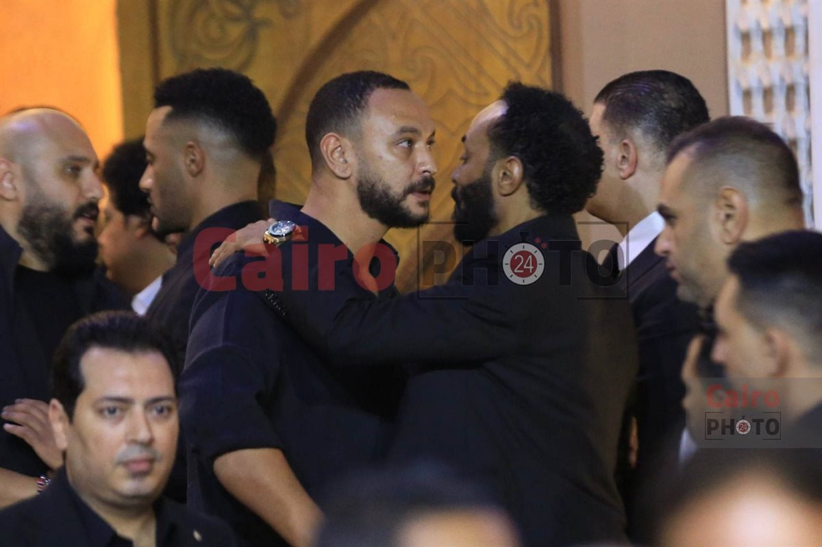 بعد حديث الانفصال.. أول ظهور لـ هنادي مهنا وأحمد خالد صالح في عزاء والد محمد رمضان