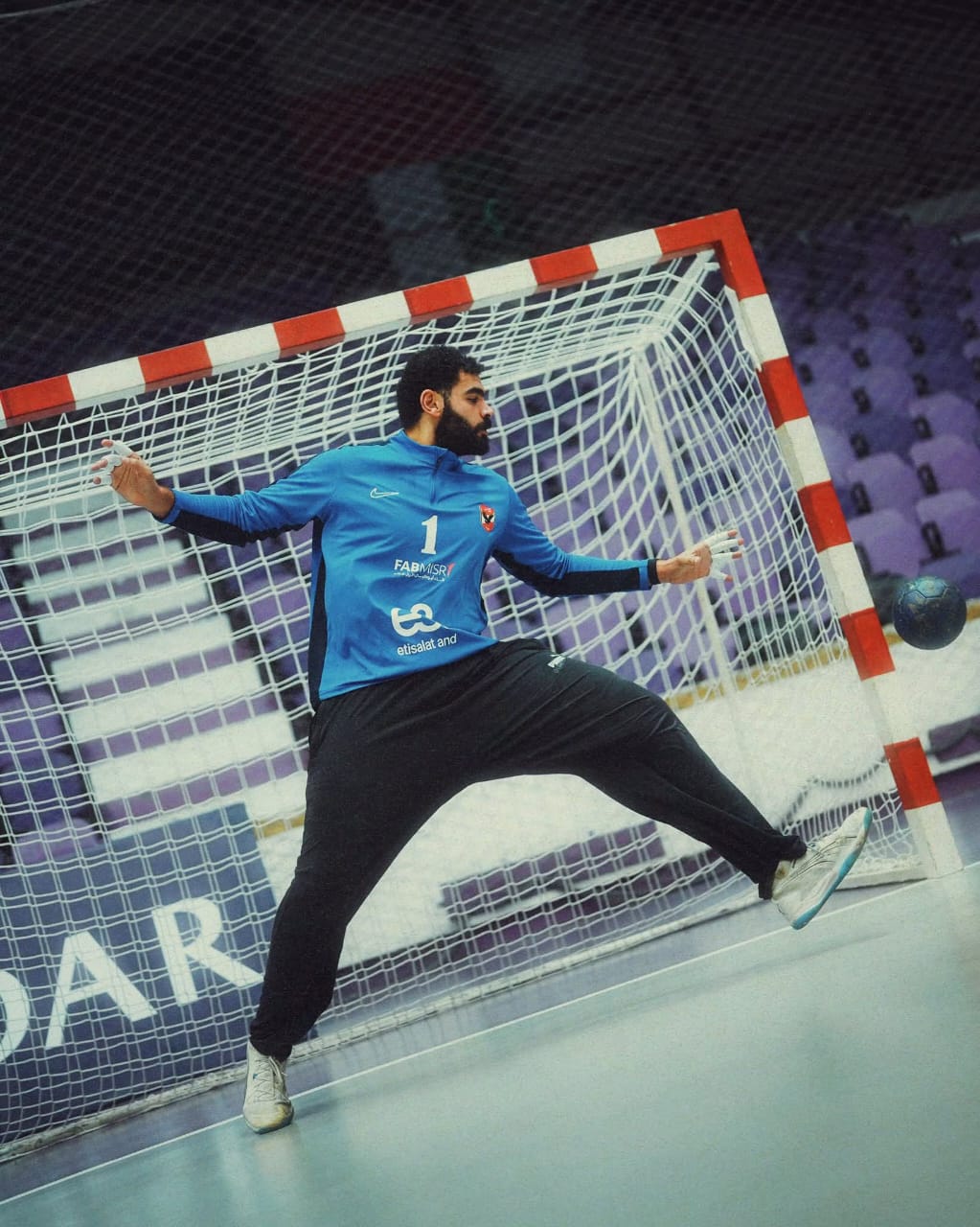 <strong>رجال يد الأهلي يؤدون مرانهم الأول في الإمارات استعدادًا لمواجهة سموحة بالسوبر المصري</strong>