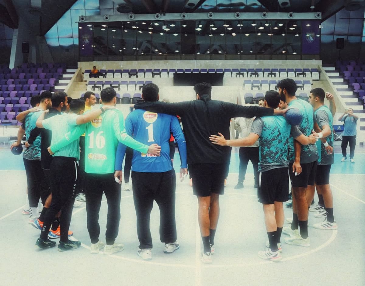 <strong>رجال يد الأهلي يؤدون مرانهم الأول في الإمارات استعدادًا لمواجهة سموحة بالسوبر المصري</strong>