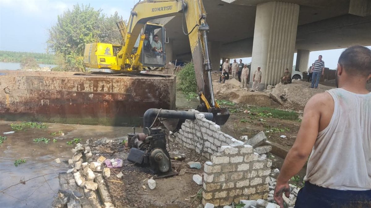 حملات إزالة على منازل طرح النهر في المنوفية