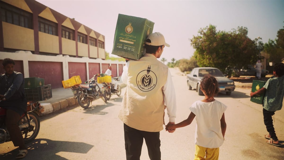 . بيت الزكاة يوزع عشرات الألاف من البطاطين والمواد الغذائية بمحافظات شمال وجنوب سيناء استعدادًا للشتاء