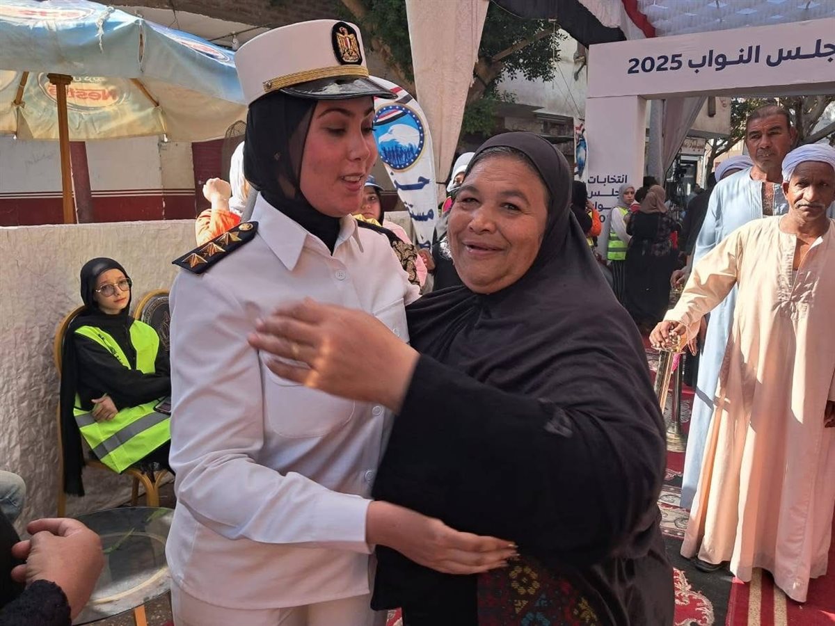 ترحيب لافت بالشرطة النسائية بالأقصر