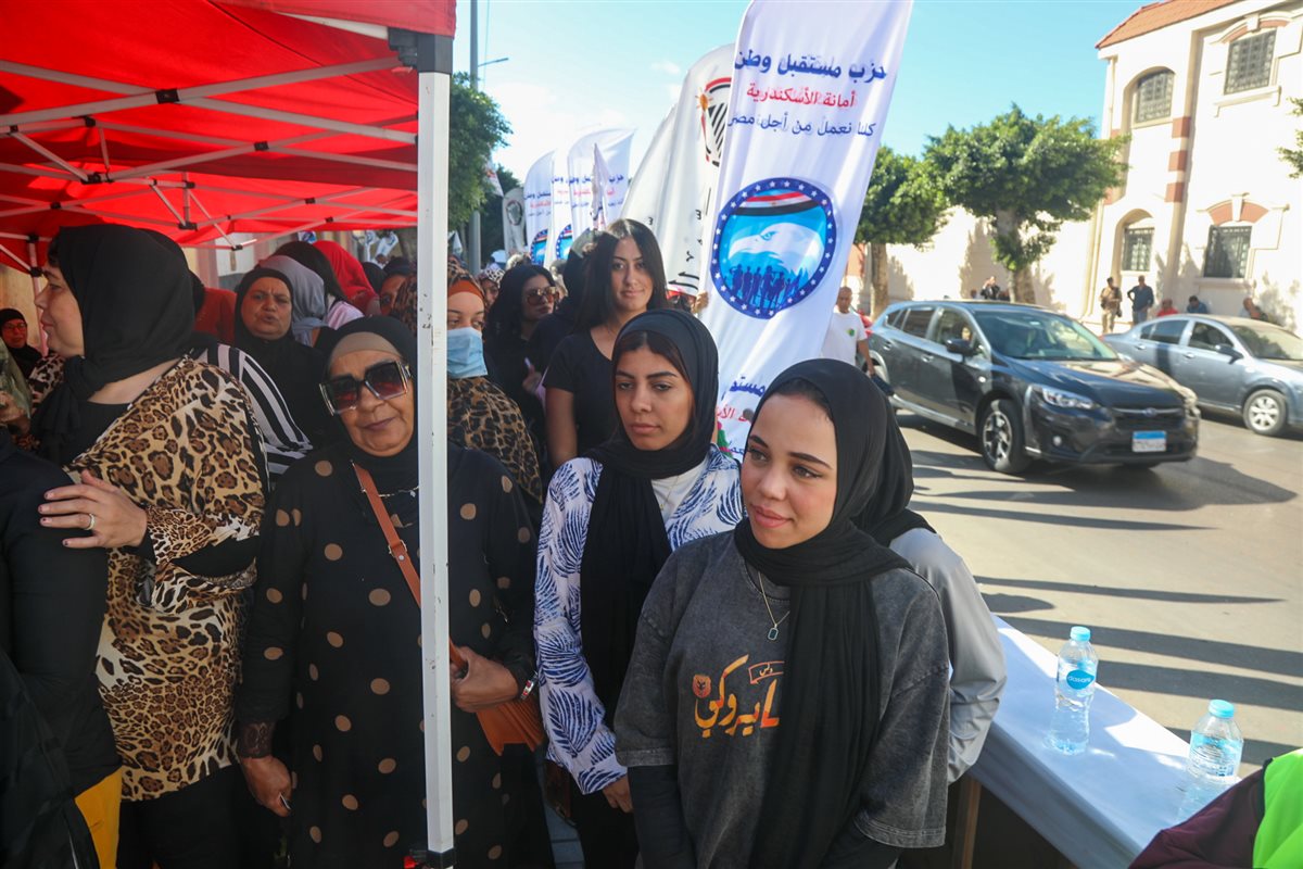 جانب من توافد الناخبين 