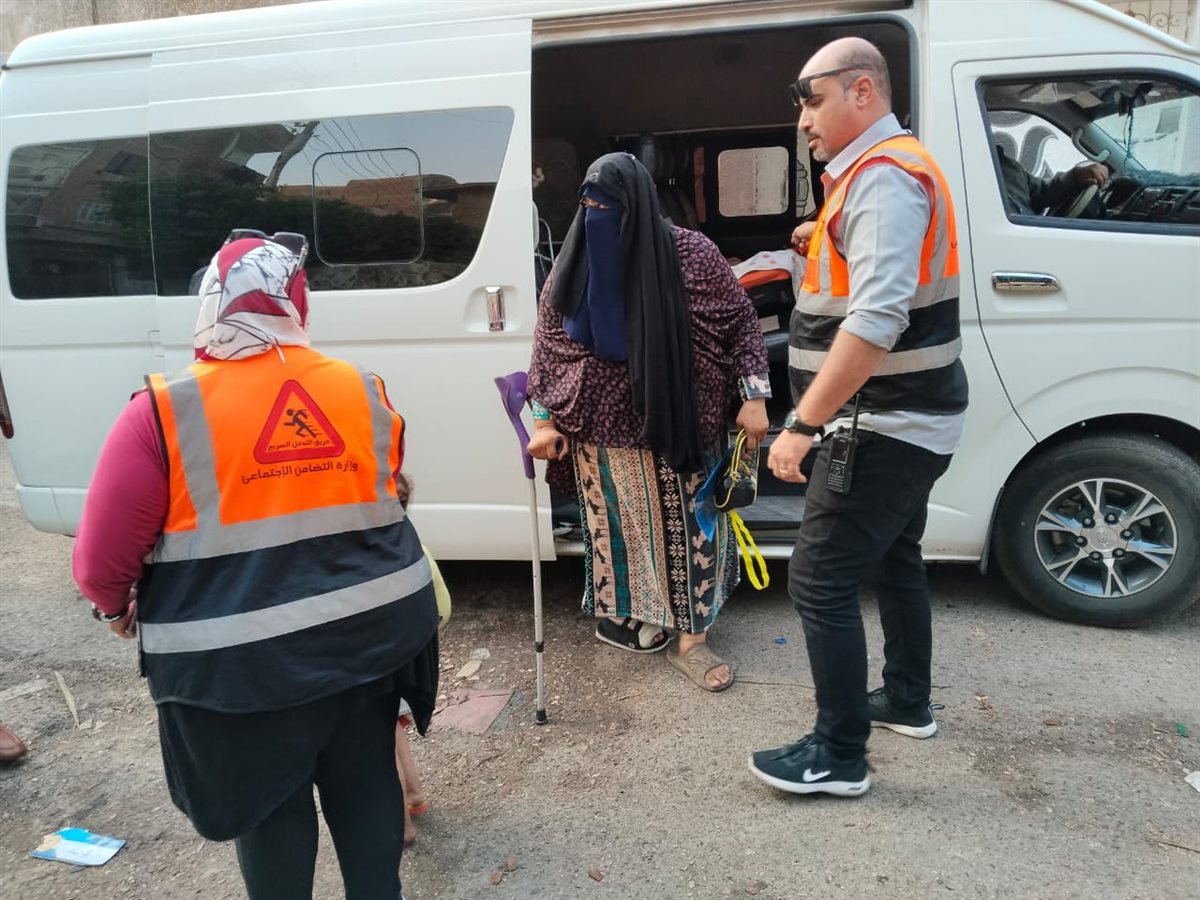 التضامن تنقذ أسرة بلا مأوى بالقاهرة.. وتنقلها بشكل مؤقت لدار رعاية