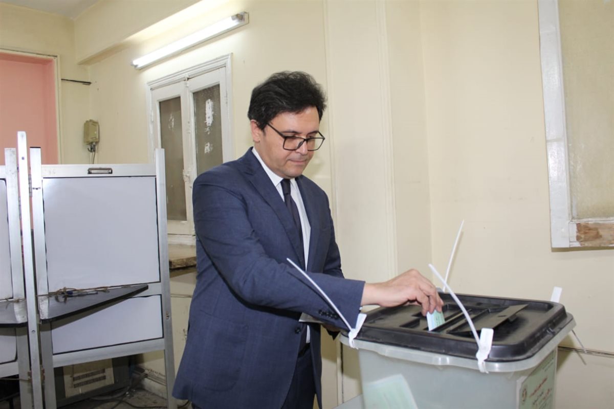 الوزير يدلي بصوته