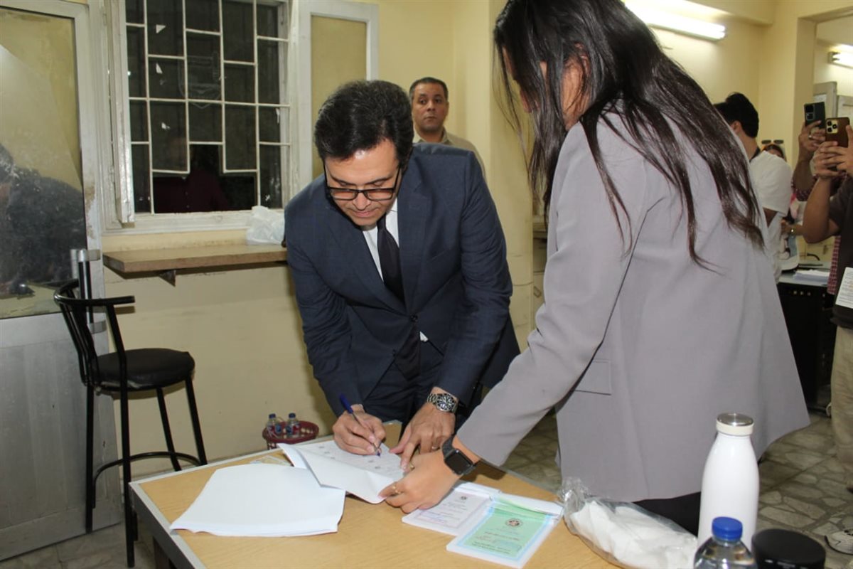 الوزير يدلي بصوته