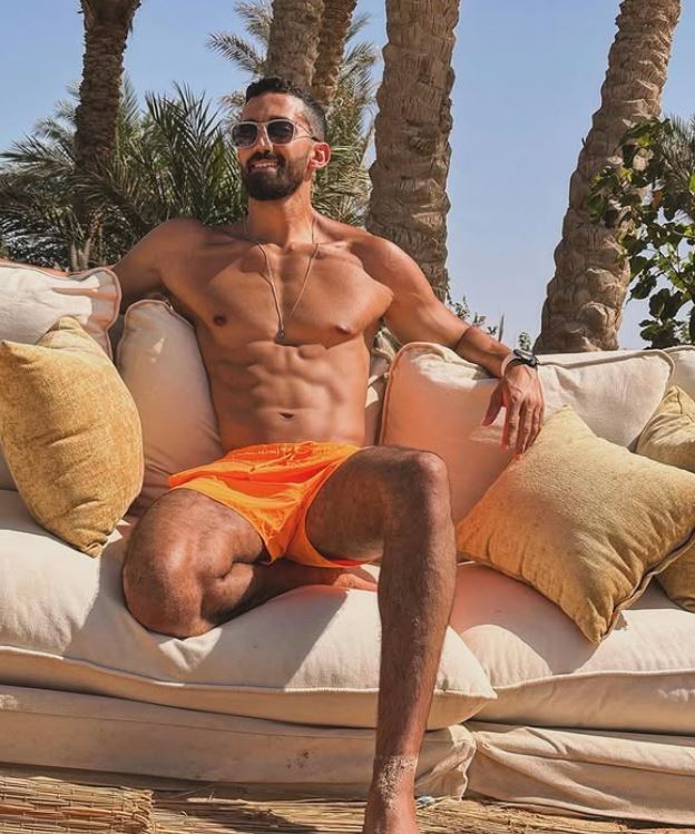 صور أحمد تيمور زوج مي عز الدين