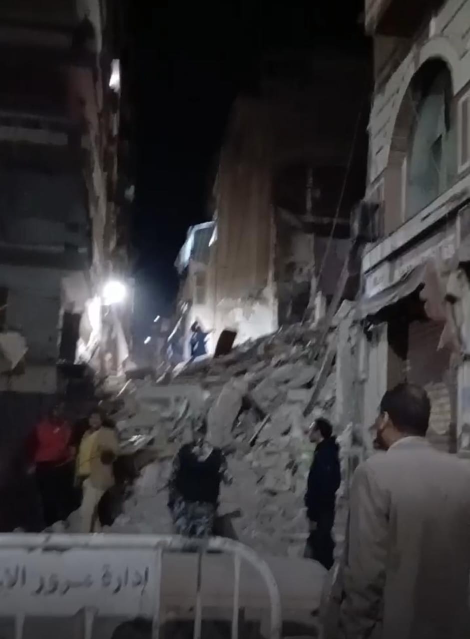 انهيار عقار مكون من 8 طوابق بالإسكندرية