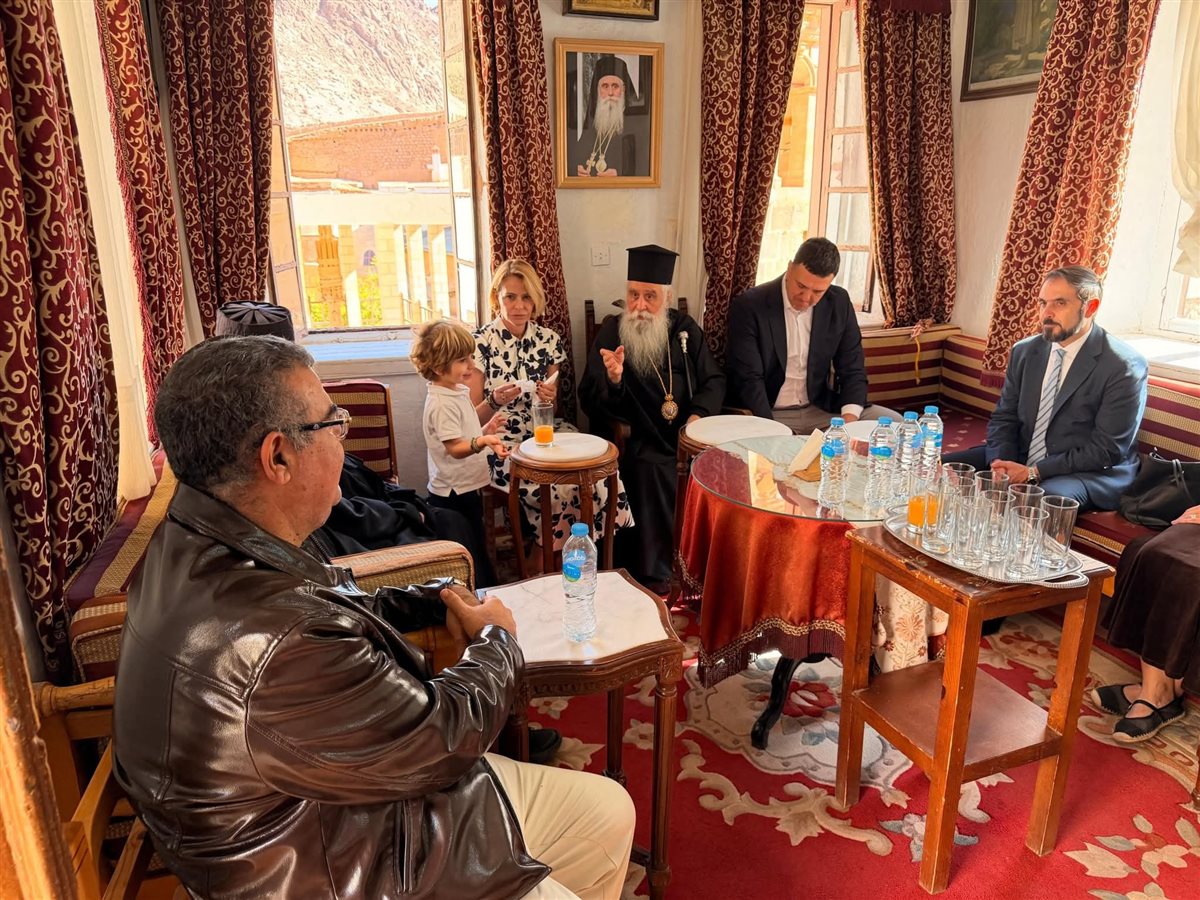 وزير الشئون البحرية اليوناني في زيارة للدير 