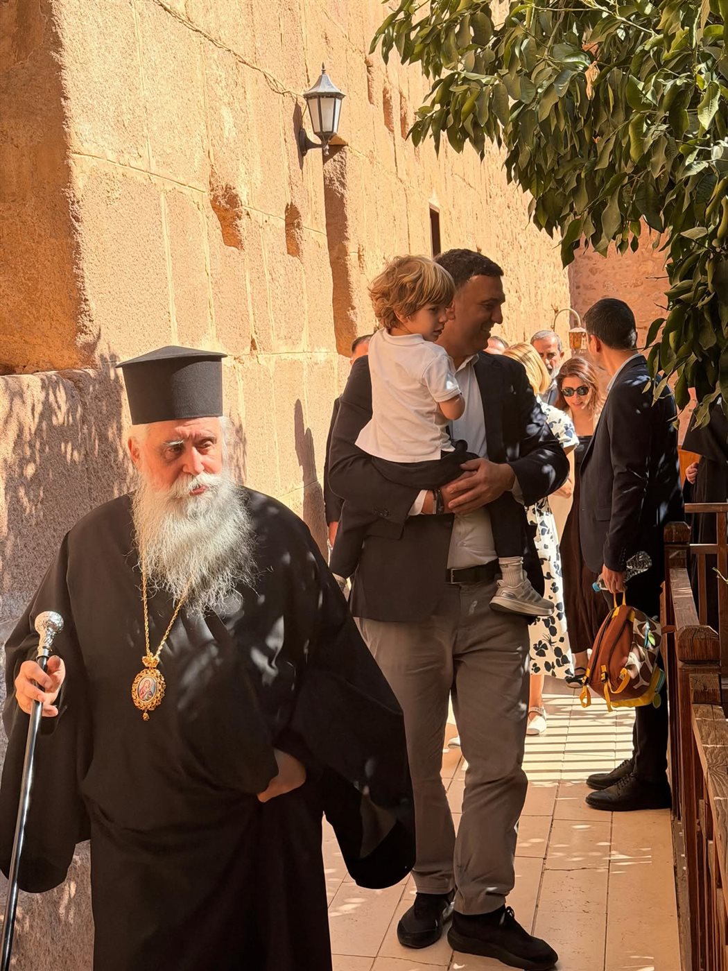 وزير الشؤون البحرية اليوناني يغادر سانت كاترين بعد انتهاء زيارته للدير