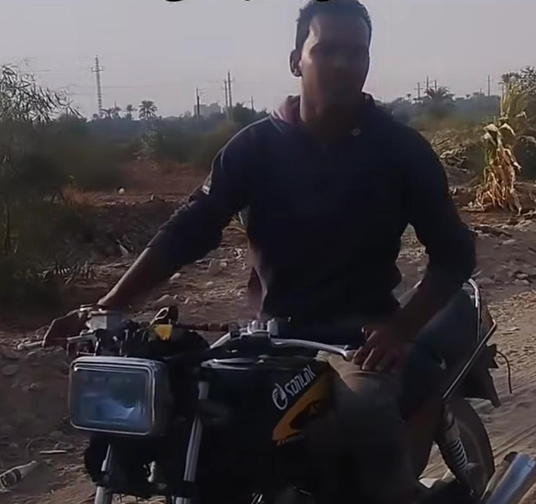 شاب يسحل كلب 