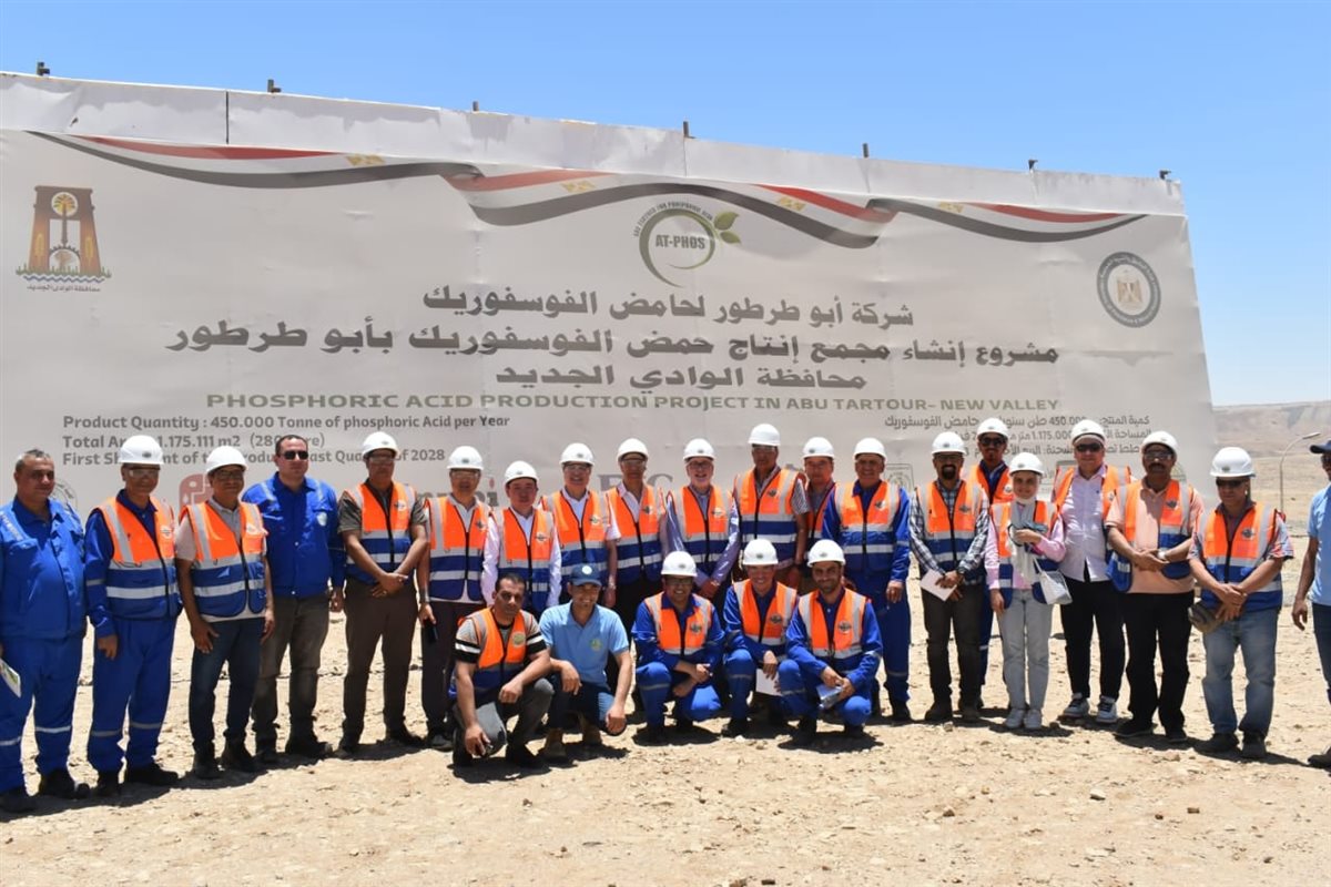 جانب من زيارة الوفد الصيني للوادى الجديد