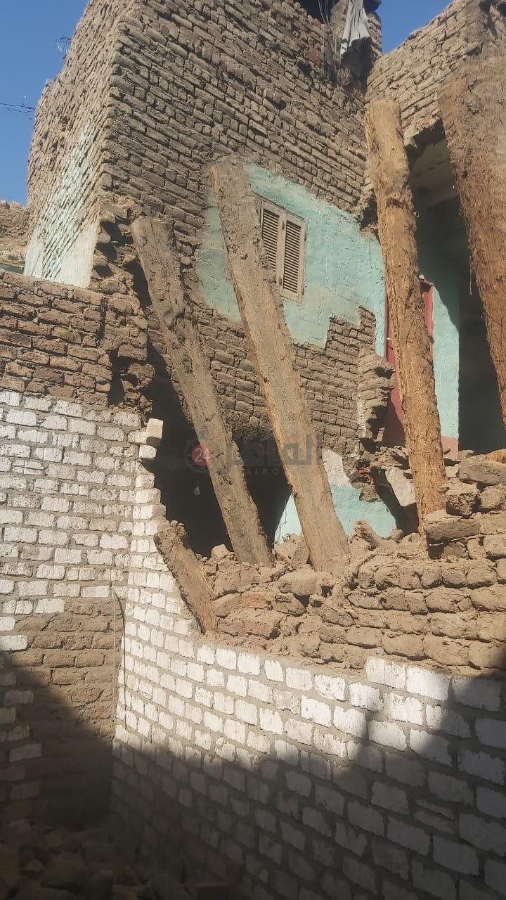 انهيار منزل في قنا