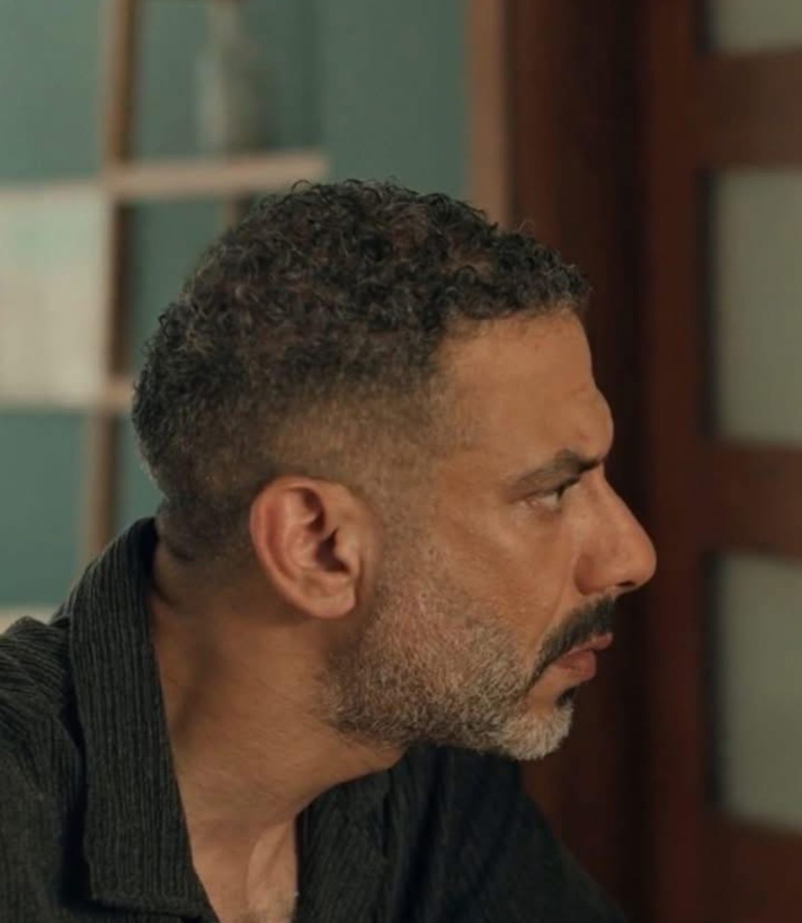 أحداث الحلقة الخامسة من مسلسل ورد وشوكولاتة| محمد فراج يختفي بعد وقفه برنامج زينة