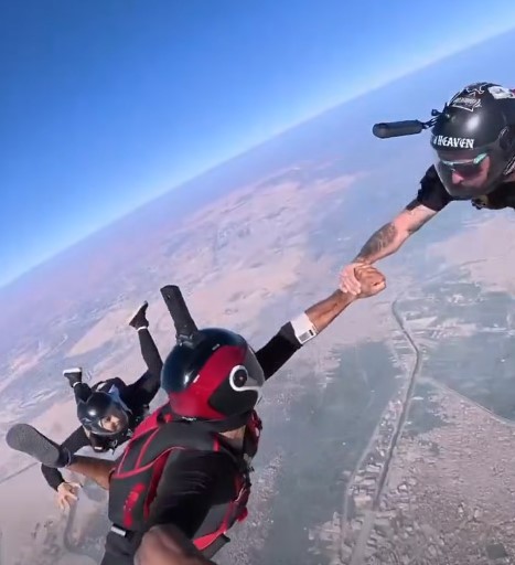 <strong>هبوط 3 برازيليين بالبراشوتات فى كعابيش بدلا من الأهرامات</strong>