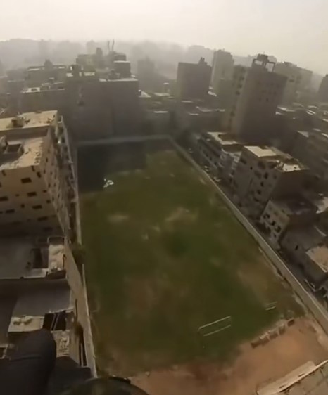 <strong>هبوط 3 برازيليين بالبراشوتات فى كعابيش بدلا من الأهرامات</strong>