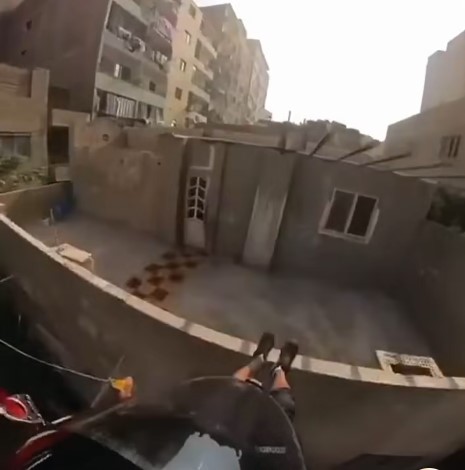 <strong>هبوط 3 برازيليين بالبراشوتات فى كعابيش بدلا من الأهرامات</strong>