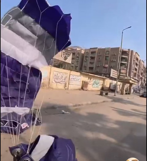 <strong>هبوط 3 برازيليين بالبراشوتات فى كعابيش بدلا من الأهرامات</strong>