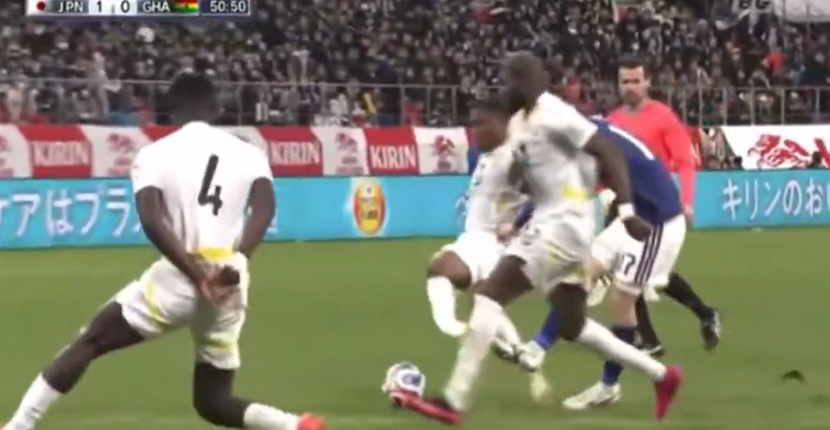 أصابة خطيرة لـ لاعب منتخب غانا في مباراة اليابان الودية