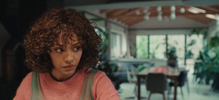 أسماء أبو اليزيد في الإعلان التشويقي لفيلم خريطة رأس السنة