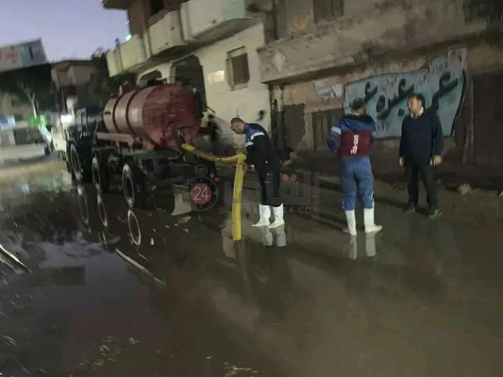 تزامنًا مع سقوط الأمطار.. محافظ الشرقية يتابع أعمال شفط وكسح مياه الأمطار بالمراكز والمدن