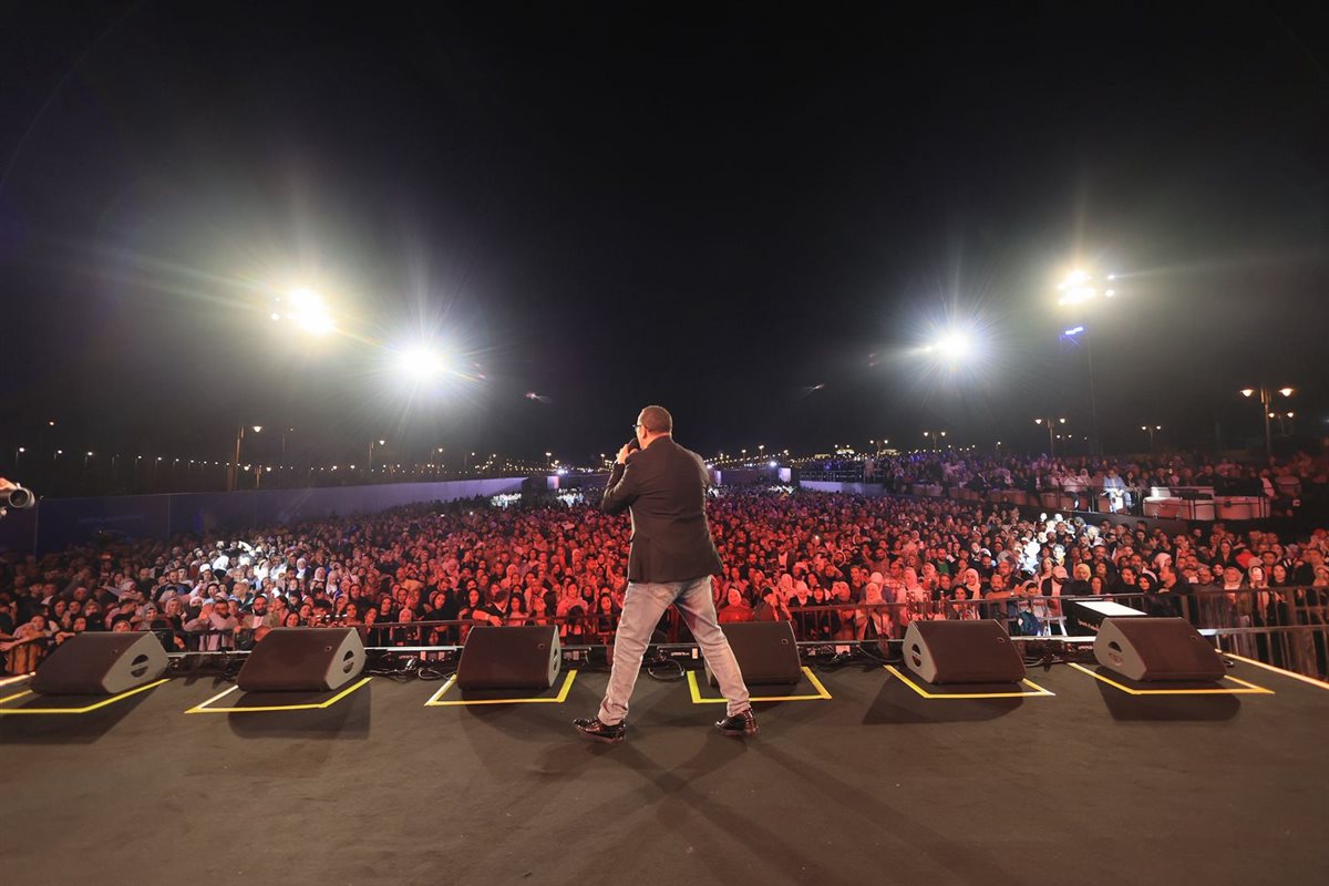 <strong>نجوم التسعينيات يتألقون في حفل افتتاح مهرجان شتاء مدينتي</strong>