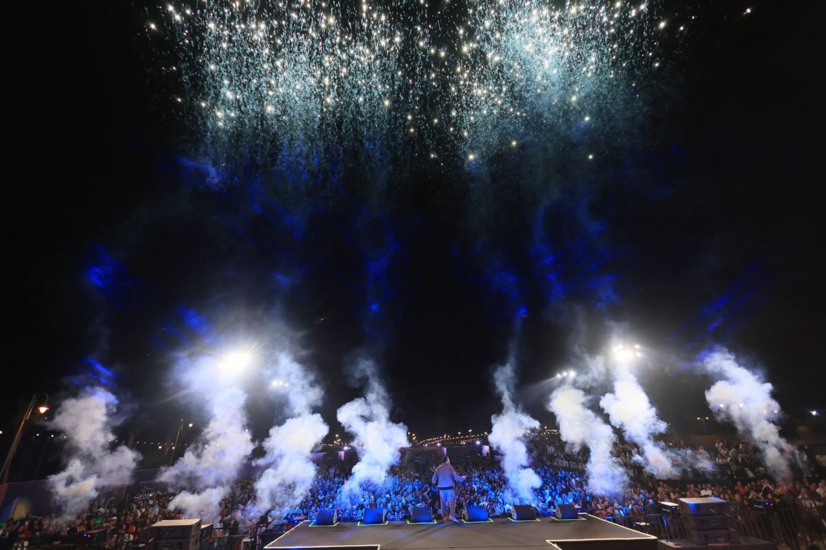 <strong>نجوم التسعينيات يتألقون في حفل افتتاح مهرجان شتاء مدينتي</strong>