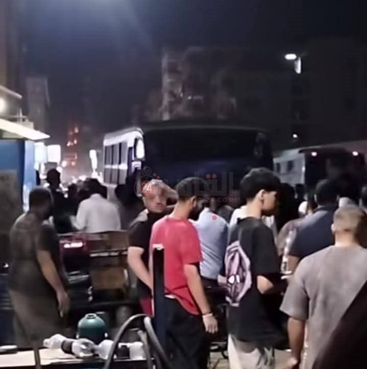 ميكروباص يقتحم كشكًا ببهتيم والسائق يفر هاربًا