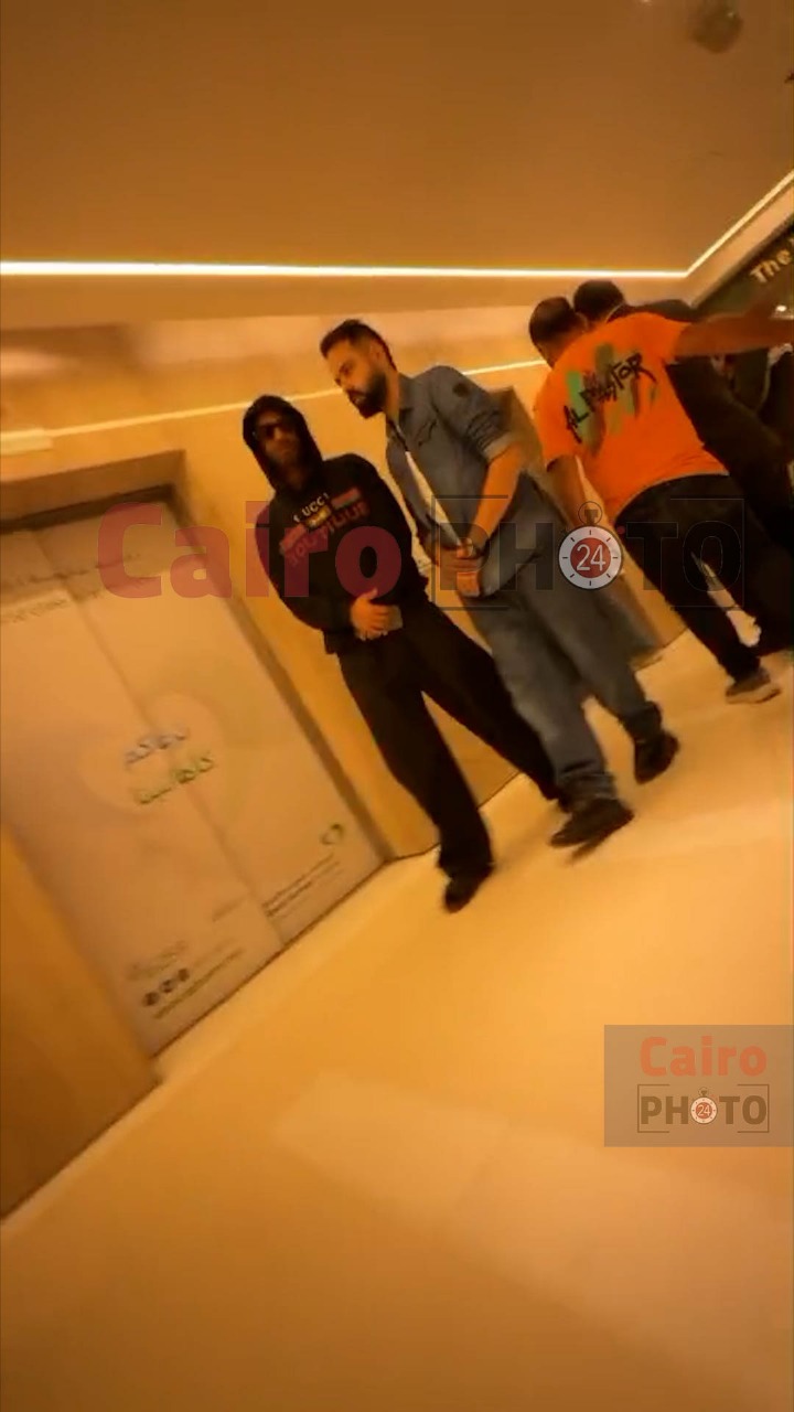 عمرو سعد يصل المستشفى للاطمئنان على شقيقه أحمد بعد تعرضه لحادث سير