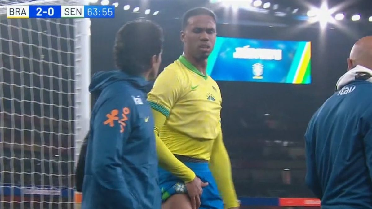 إصابة جابرييل مدافع أرسنال في مباراة البرازيل والسنغال