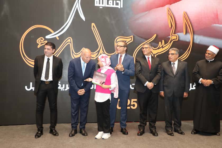 محافظة القاهرة تحتفي بأبطال برايل باحتفالية عشاء في الظلام