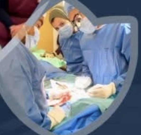 أطباء المجمع الطبي الدولي بالأقصر 