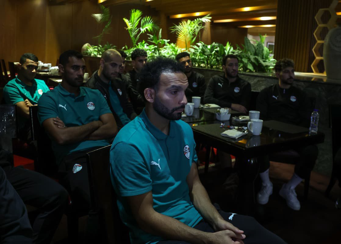 جلسة أبو ريدة مع لاعبي المنتخب الثاني 