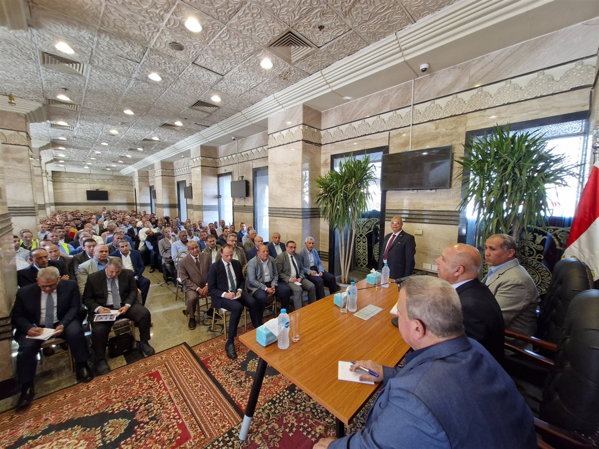 جانب من لقاء الفريق كامل الوزير مع العاملين بهيئة سكك حديد مصر