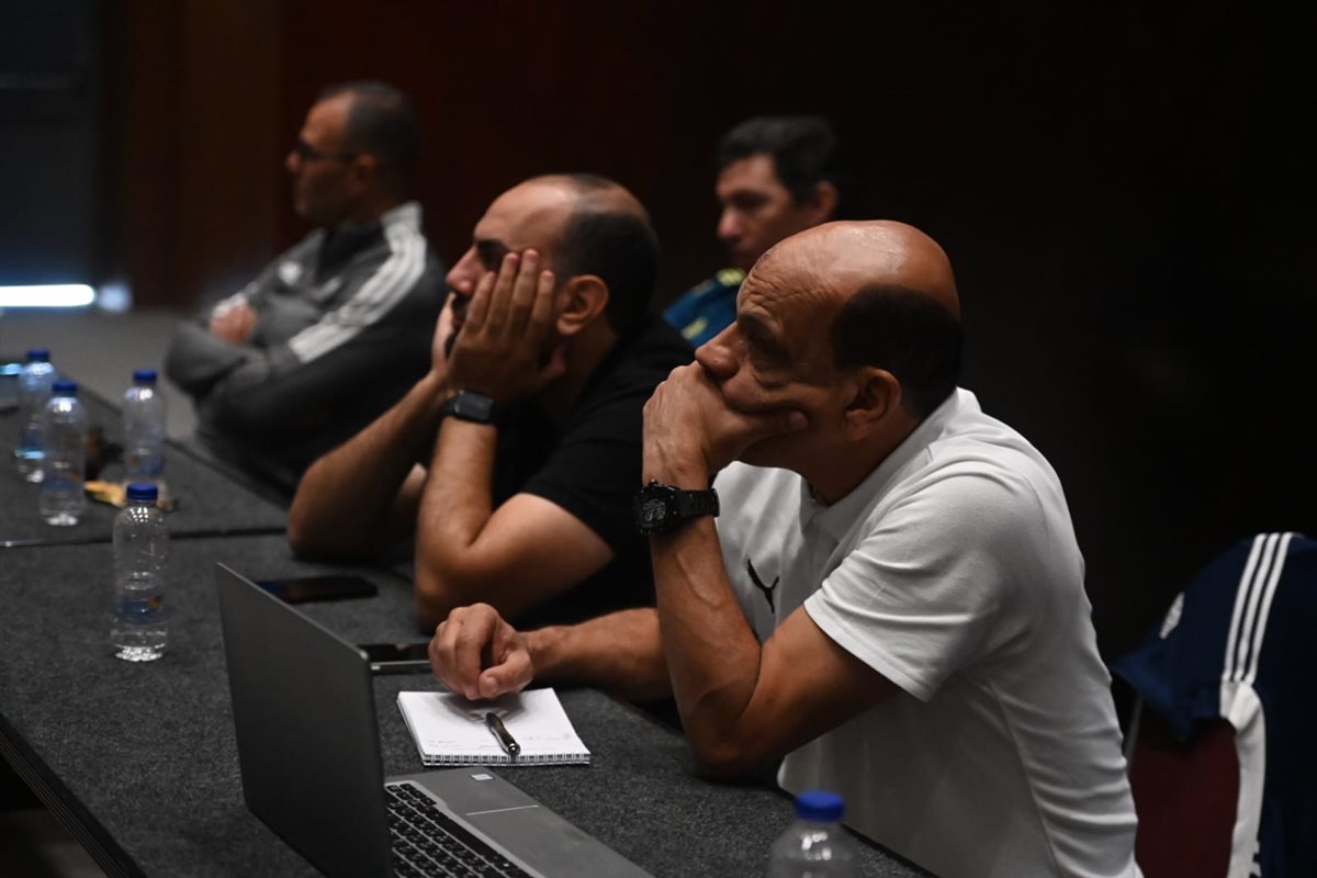 معسكر حكام النخبة