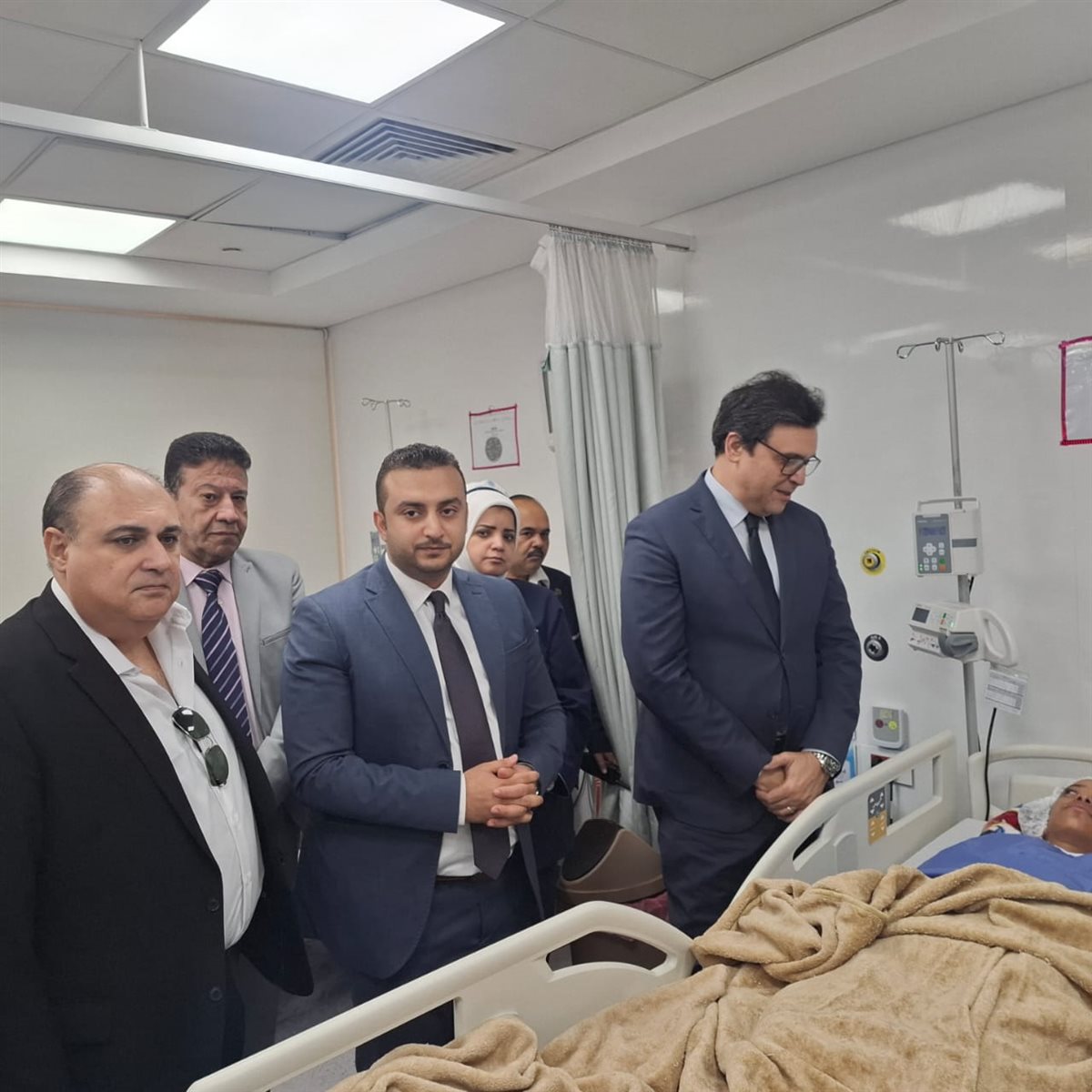 الوزير يطمئن على الطلاب