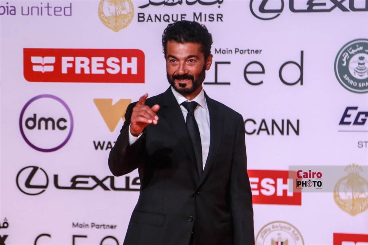 النجوم يتألقون على ريد كاربت فيلم المهاجر بمهرجان القاهرة السينمائي