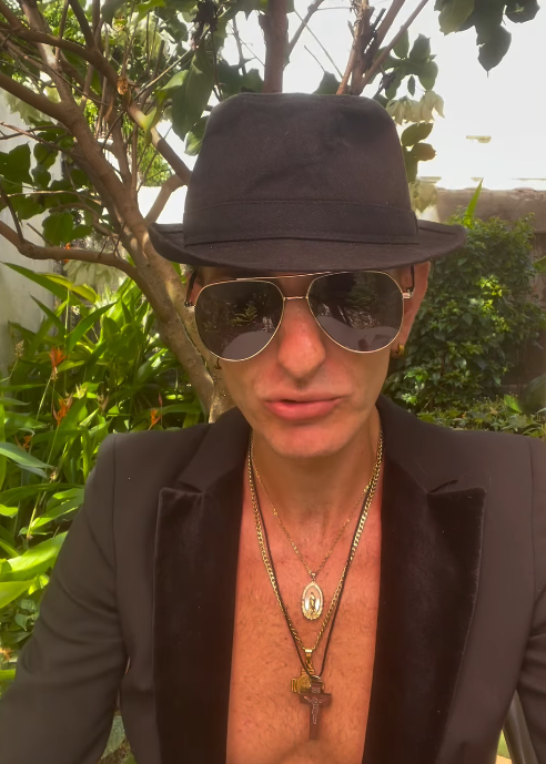 أويس مخللاتي