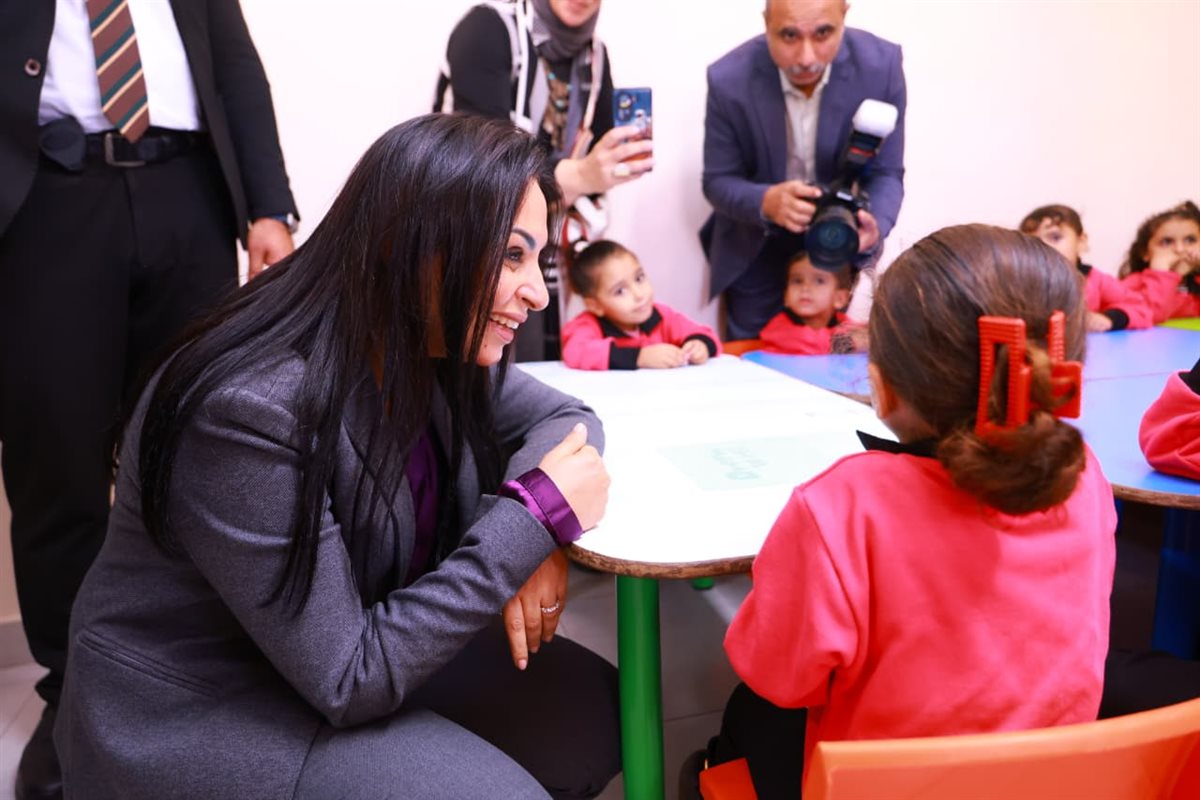 وزيرة التضامن تتفقد حضانة أبناء العاملات بالمصنع