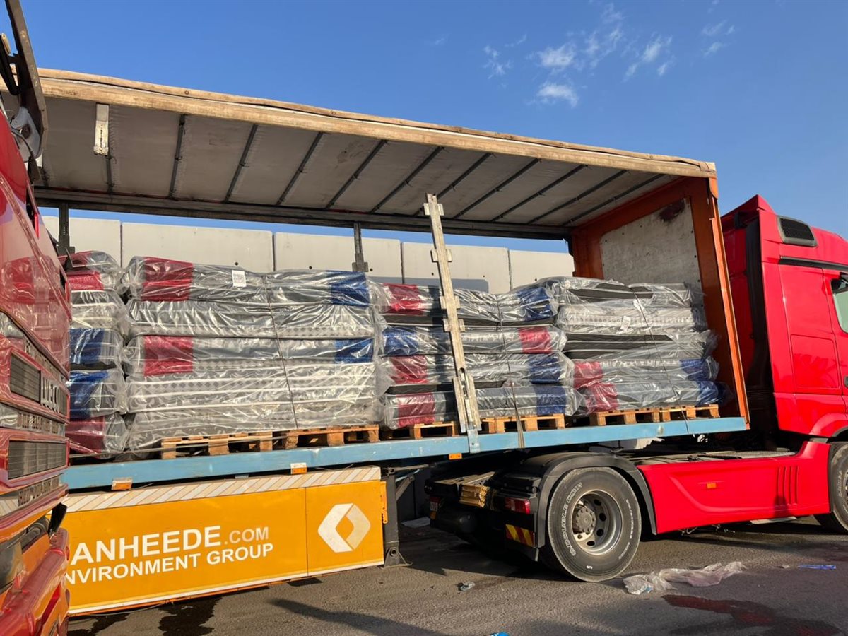 الهلال الأحمر المصري يدفع بقافلة زاد العزة الـ 75 مُحملة باحتياجات الشتاء