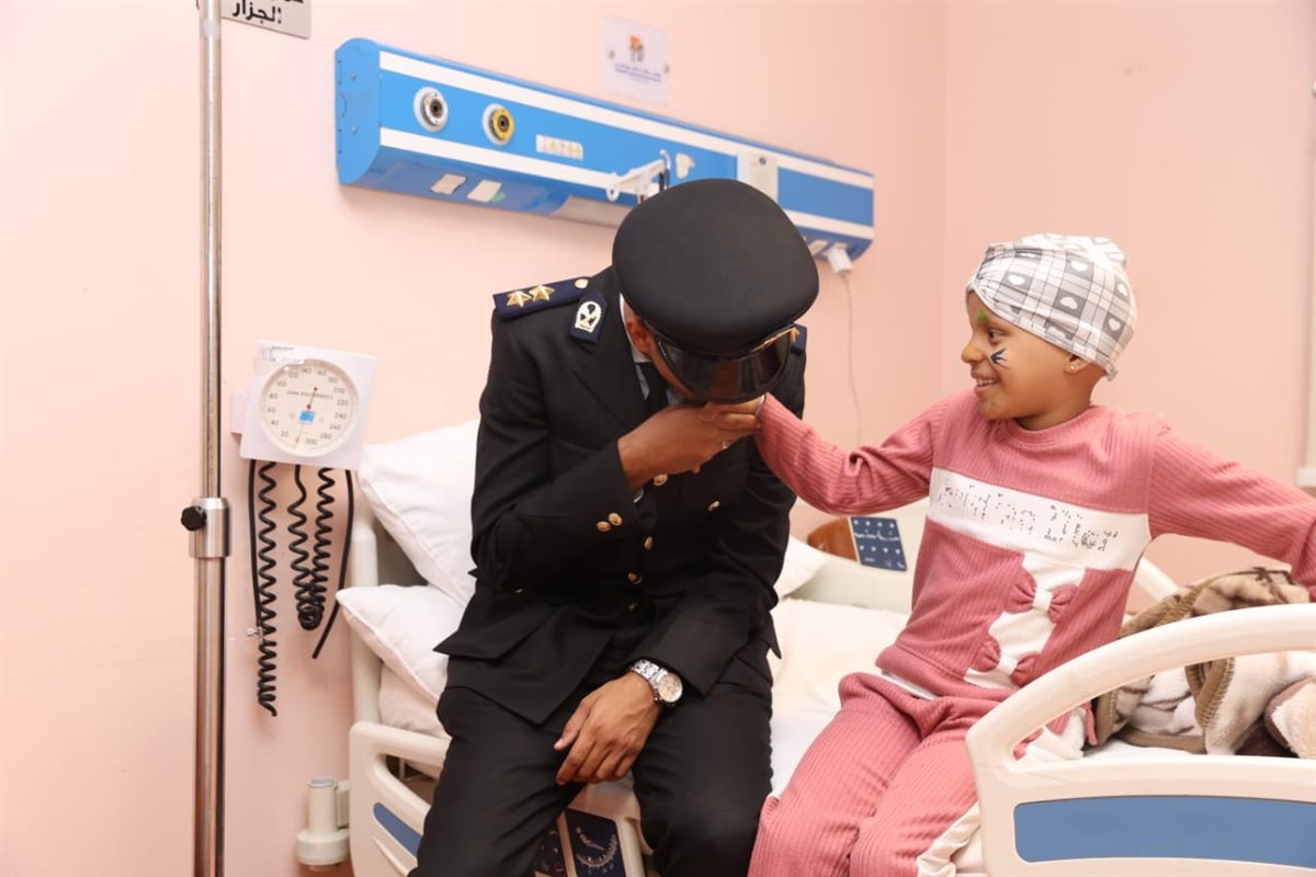 مديرية أمن الأقصر تحتفل باليوم العالمي للطفل مع متحدي السرطان