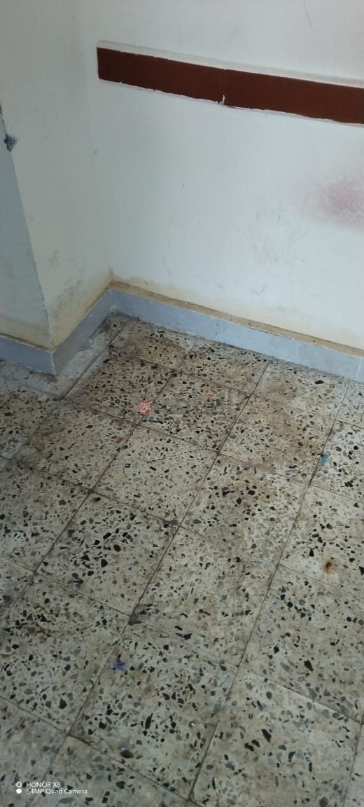 أولياء الأمور يحتجون أمام مدرسة الأبطال المتميزة بالشروق بسبب مشاكل المباني الجديدة