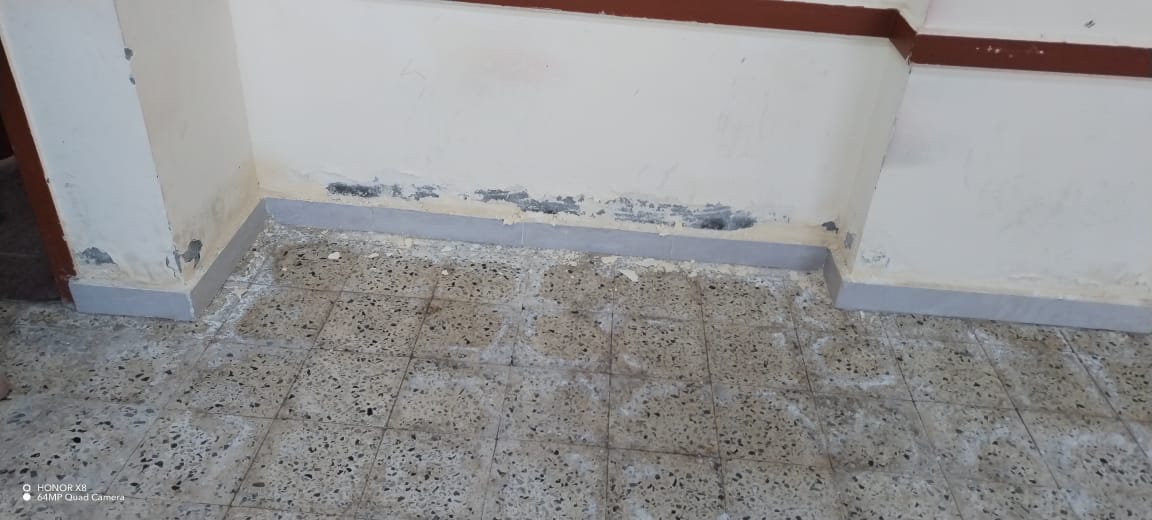 أولياء الأمور يحتجون أمام مدرسة الأبطال المتميزة بالشروق بسبب مشاكل المباني الجديدة