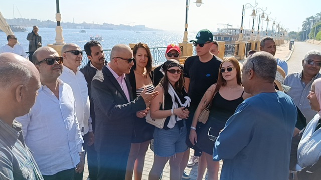 محافظ الأقصر وجولة في الأقالتةً