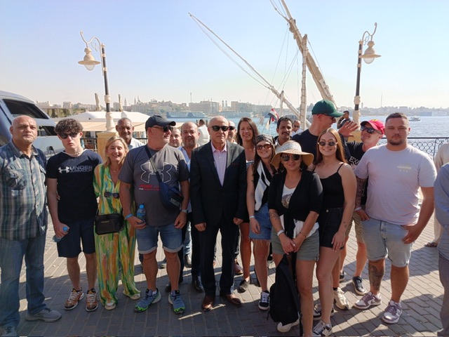 محافظ الأقصر وجولة في الأقالتةً